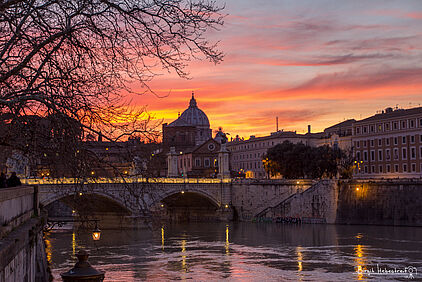 die Ponte Vittorio Emanuele II und der Petersdom