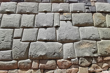 perfekt behauenen Mauern aus der Inka-Zeit