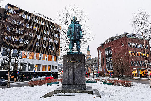 Statue am Roald-Amundsen-Platz