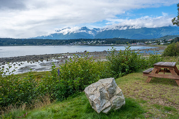Blick vom Strand auf Haines