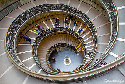 eine Treppe in den Vatikanischen Museen