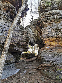 Durch die Felsen