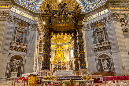der Baldachin von Bernini im Petersdom